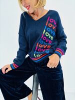 Pull Col V imprimé "LOVE" – Image 6