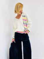 Pull Col V imprimé "LOVE" – Image 5