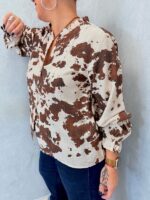 Chemisier grande taille imprimé tacheté marron & beige – Image 4