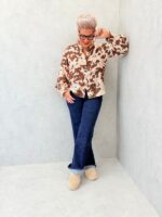 Chemisier grande taille imprimé tacheté marron & beige – Image 2