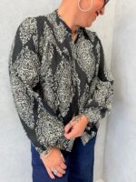 Blouse grande taille imprimé cachemire noir & écru – Image 3