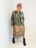 Veste effet vinyle fleur appliquée – Grande Taille