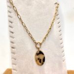 Collier Médium avec pendentif effet écaille