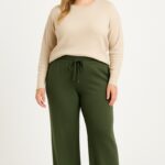 Pantalon large grande taille en maille douce – Confort & allure décontractée