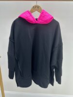 Sweat oversize à capuche matelassée rose fluo – Style urbain chic grande taille – Image 4
