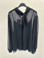 Blouse noire transparente à strass discrets – Élégance subtile grande taille – Image 3