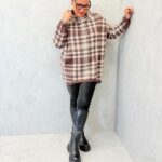 Pull long à carreaux marron et beige