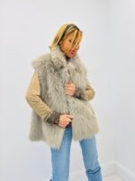 Gilet Reversible Sans Manches en fausse fourrure – modèle par FREDA – Image 9