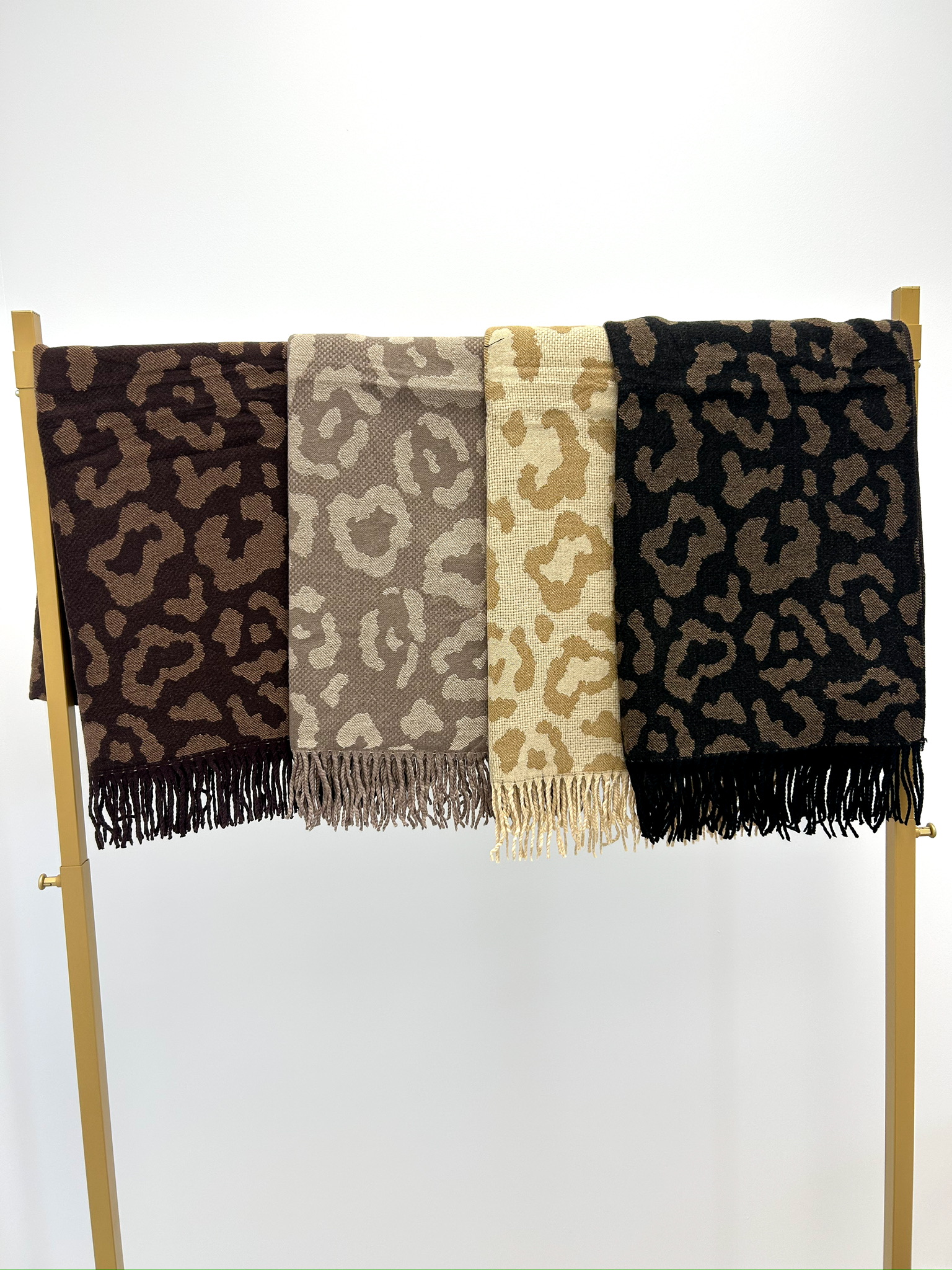 0B36FC1B-BB66-4C77-B0C8-EBFCC30C5E03 Écharpe Léopard à Franges Viscose Laine – Image 1