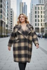 Manteau long à carreaux – Collection Grande Taille – Image 4