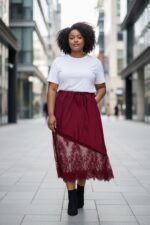 Jupe satinée  avec dentelle asymétrique – Collection Grande Taille – Image 3