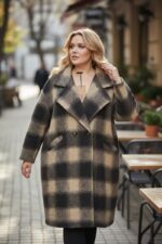 Manteau long à carreaux – Collection Grande Taille
