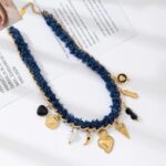 Collier Bleu et Pendentifs dorés