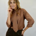 Chemise Rayée avec Cravate Intégrée – Élégance Mode & Esprit Couture