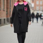 Veste longue grande taille à capuche fuchsia – Esprit urbain et décontracté