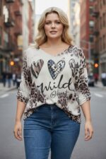 Pull “Wild at Heart” – Imprimé léopard & cœurs patchwork, coupe fluide grande taille