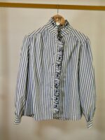 Chemise Rayée à Volants – Élégance Moderne & Détails Couture – Image 3