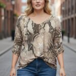 Top imprimé étoilé & animalier – Beige élégant, coupe fluide grande taille