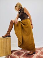 Jupe Longue en Suédine évasée – Fabrication française 🇫🇷 – Image 3