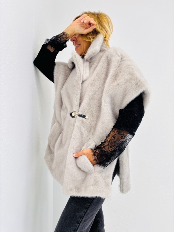 19082025-019 Gilet Sans Manches Fausse fourrure – Image 1