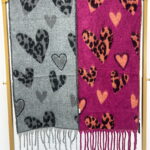 Écharpe Imprimé léopard cœur – Douce et tendance