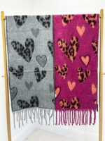 Écharpe Imprimé léopard cœur – Douce et tendance