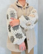 Veste à capuche effet laine bouillie et manches fleuries – Grande Taille – Image 2