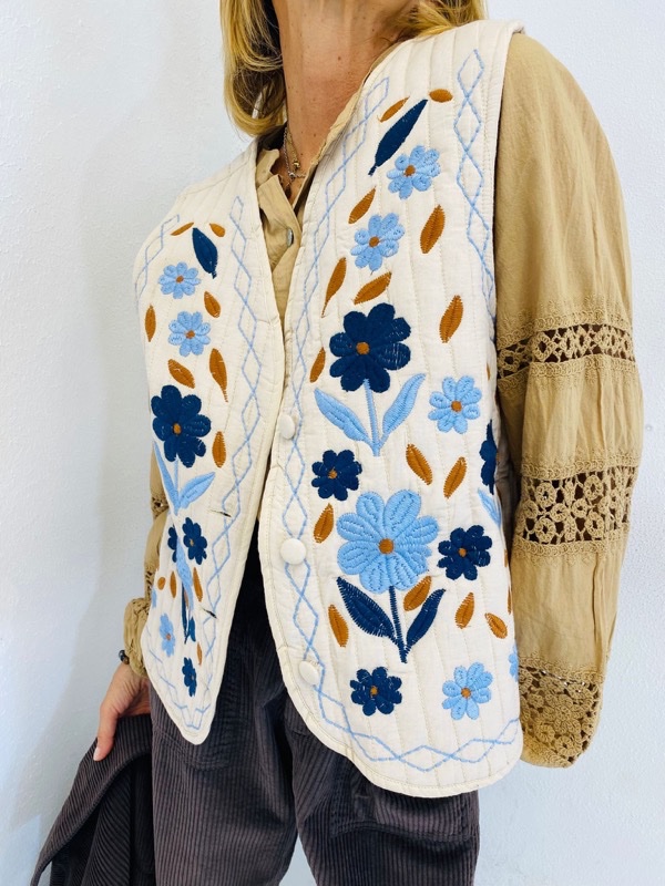 23072025-108 Gilet Sans manches Brodé – Image 1
