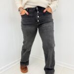 Jean droit noir délavé – Boutons fantaisie – Grande Taille