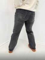 Jean droit noir délavé – Boutons fantaisie – Grande Taille – Image 4