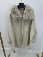 Cape suédine avec col et manches fausse fourrure – Grande Taille – Image 4