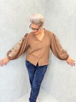 Blouse ample avec manches brodées – Grande Taille – Image 3