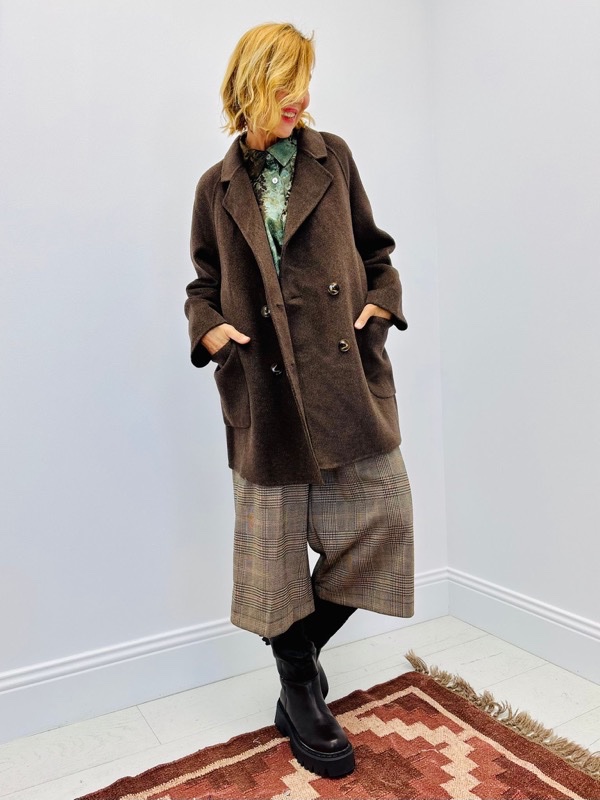 25092025-003 Manteau Droit en laine – Image 1