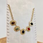 Collier Médaillons dorés pierres colorées