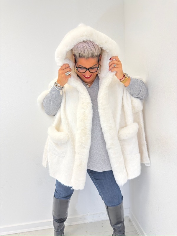 28082025-039 Cape fausse fourrure – Image 1