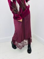 Jupe Viscose dentelle – Élégance satinée