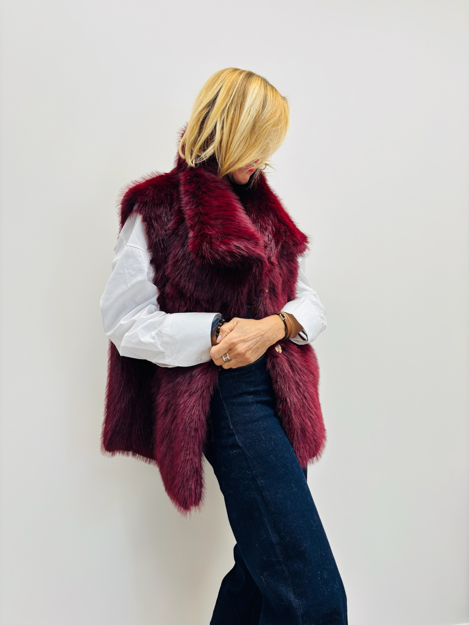 35FC9054-4324-419E-84FE-32B01F4116F8 Veste Sans Manches en fausse fourrure – Élégance cocoon italienne – Image 1