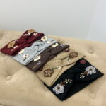 Bandeau Brodé en maille – Douceur et charme bohème