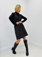 Robe Chasuble avec col roulé – Élégance rétro chic signée EMA BLUES – Image 3