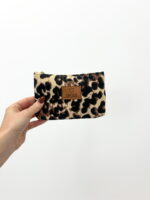 Mini Pochette Léopard “Amour” – Velours Chic & Détail Pompon
