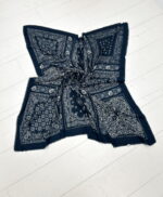 Écharpe imprimé bandana – Douceur laineuse et allure bohème – Image 3