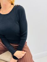 Pull Fin Boutons Épaule – Maille Côtelée & 45% Viscose – Image 6