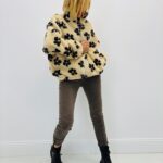 Veste Moumoute à Fleurs – Douceur & style rétro