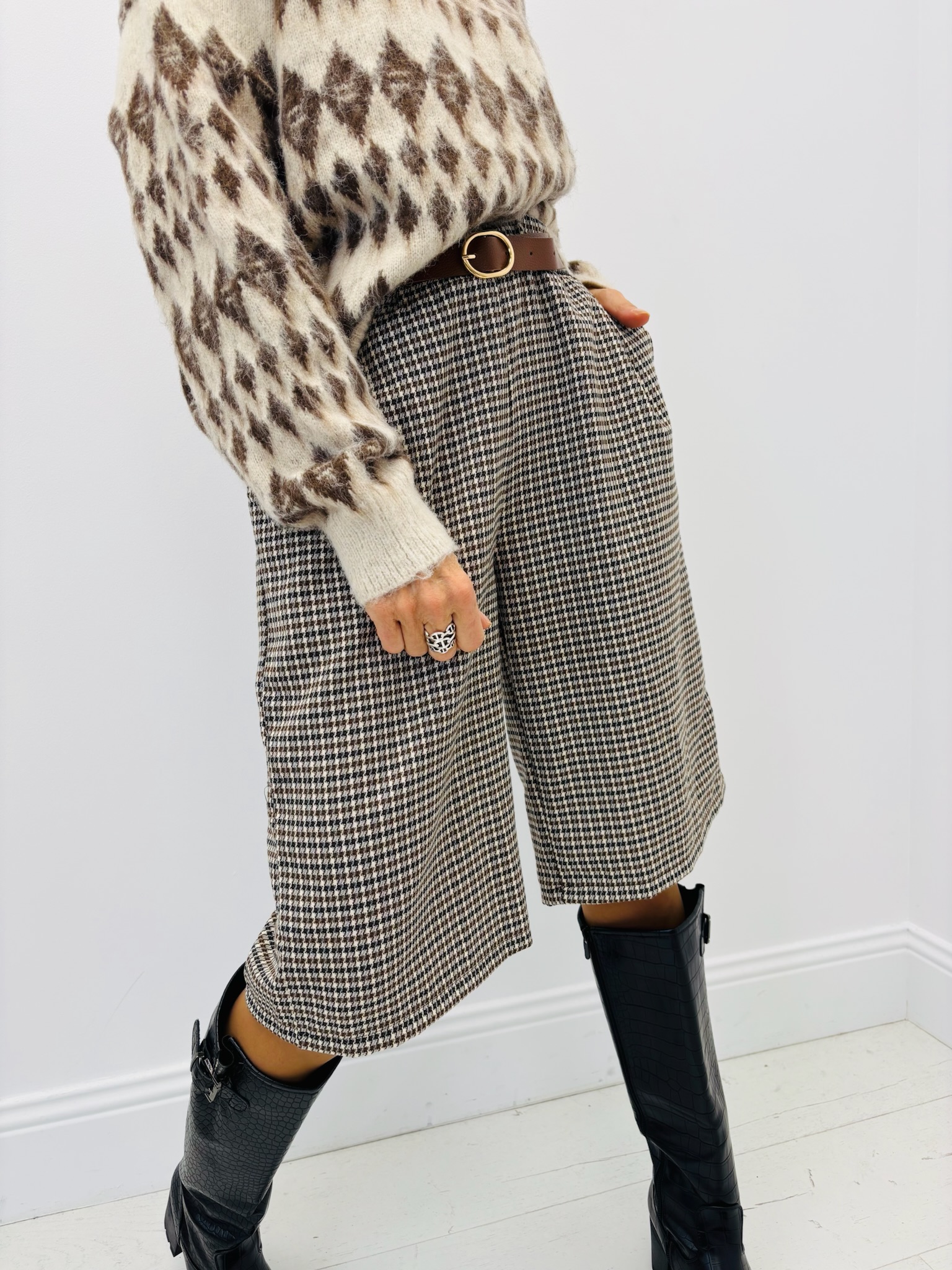 49A3A164-F45D-49F1-AAE7-66FF8AEF4BC2 Bermuda Pied-de-Poule – style city chic 🇮🇹 – Image 1