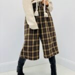 Bermuda à Carreaux avec Ceinture – Élégance rétro et allure moderne