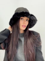 Bob en Suédine bordé de fausse fourrure – douceur et tendance hivernale