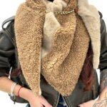 Écharpe Moumoute avec chaîne dorée – Chaleur & style tendance