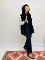 Gilet Sans Manches en fausse fourrure avec capuche – Image 2