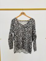 Pull Imprimé Léopard col V – L’indispensable chic et sauvage – Image 2
