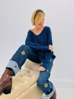 Pull Col V doux et raffiné – Finition boutonnée aux manches – Image 2